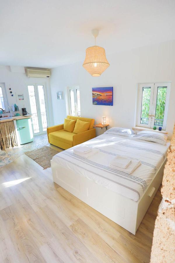 Ravi Boutique Home - 1 Minute Walk From Beach Каливес Экстерьер фото