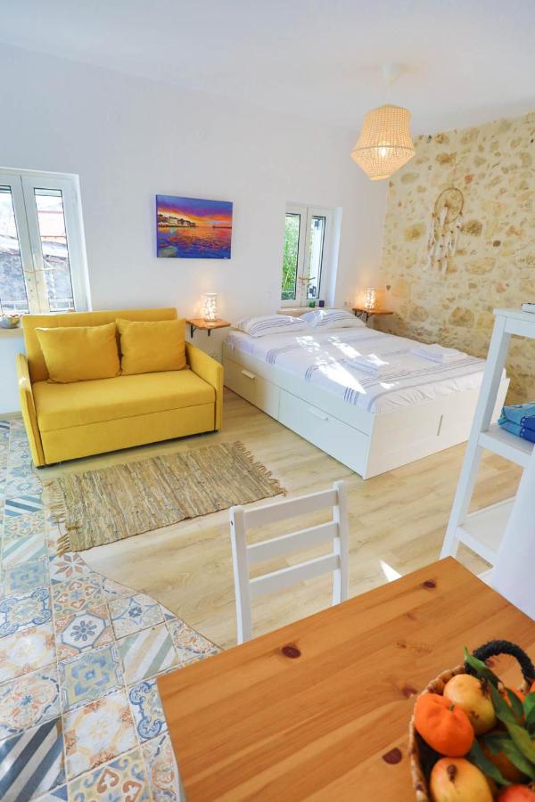Ravi Boutique Home - 1 Minute Walk From Beach Каливес Экстерьер фото